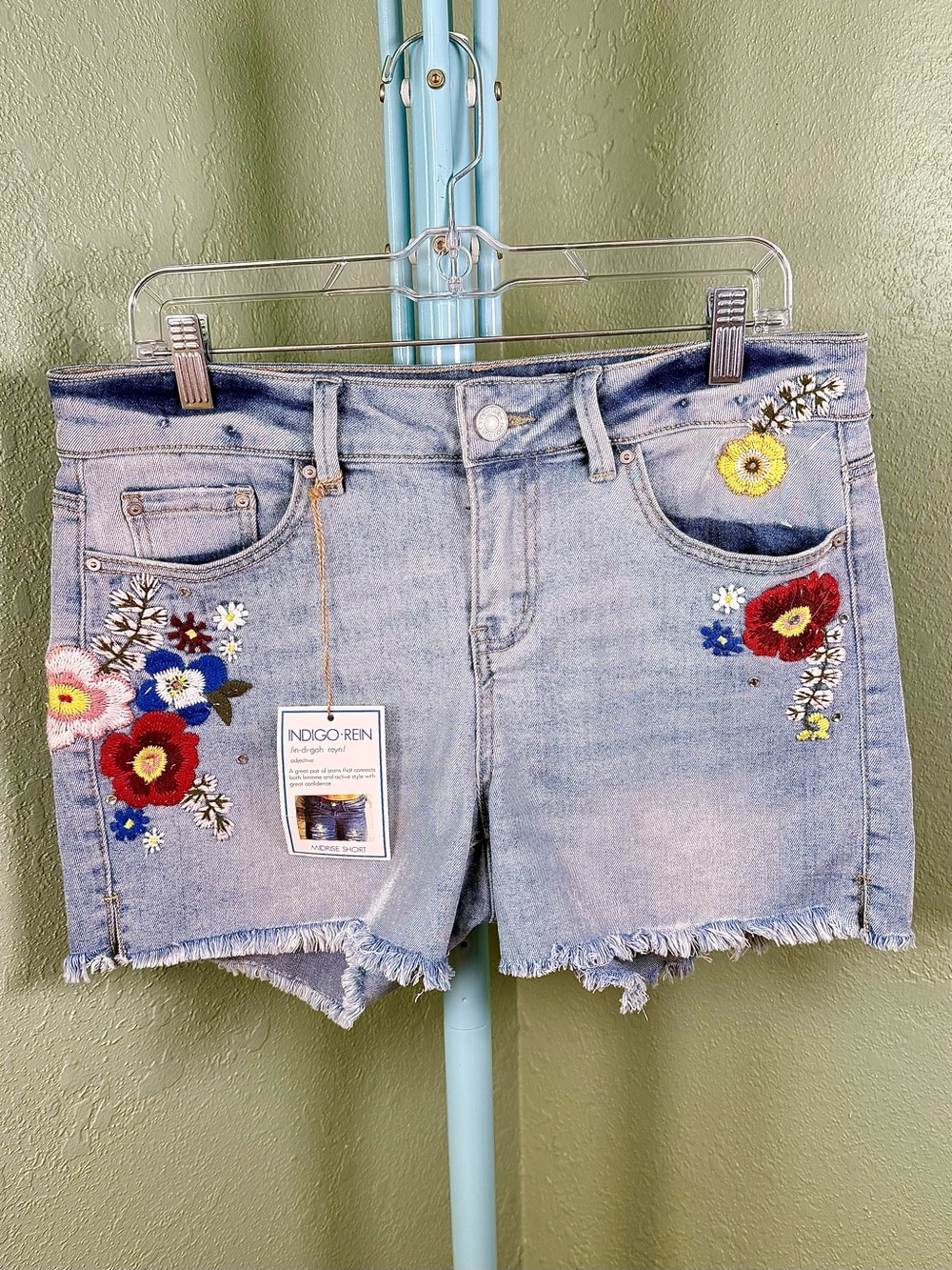 Indigo Rein Embroidered Light Wash Denim Shorts - Floral NWT